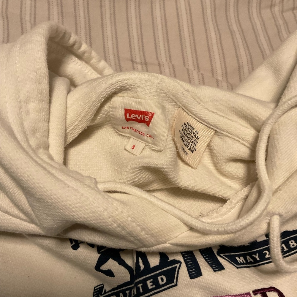 Levi sweater size small - Picture 3 of 4
